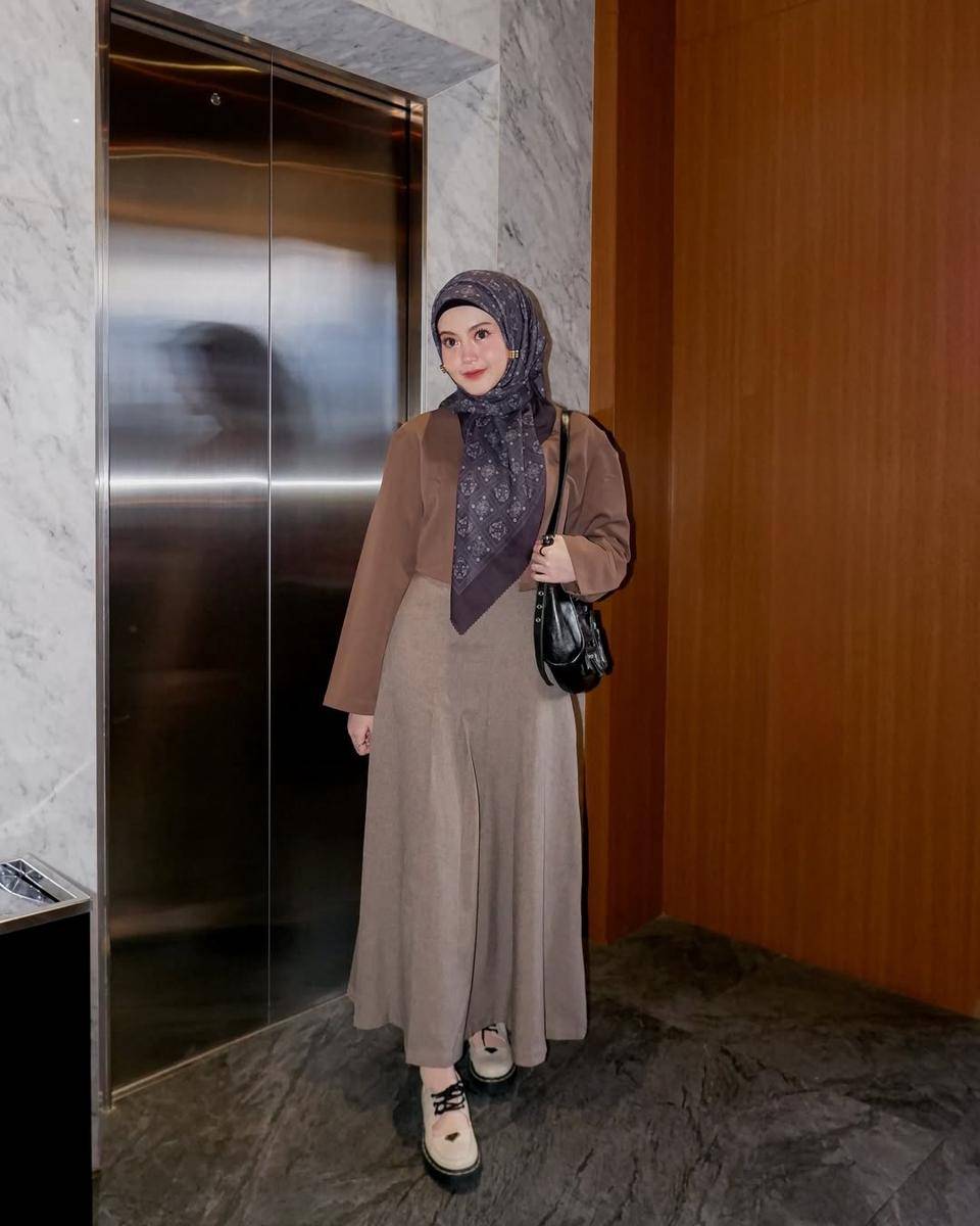 Inspirasi OOTD ala Revina Habilia (instagram.com/refinahm)